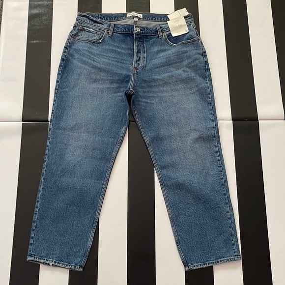 Curve Love Low Rise 2000s Baggy Jean “33 Short”​